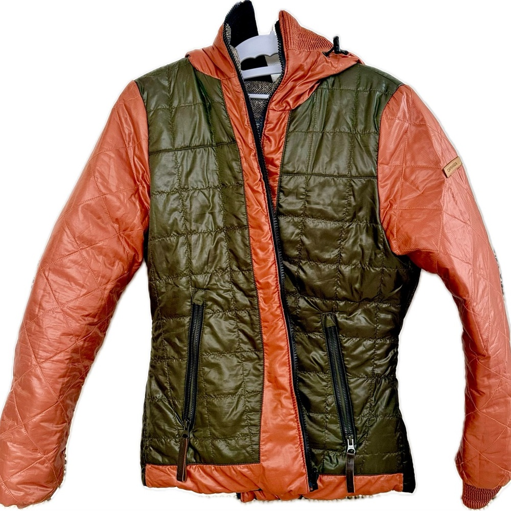 Capranea Reversible Ski/Snow
Jacket with Hood - size small 38